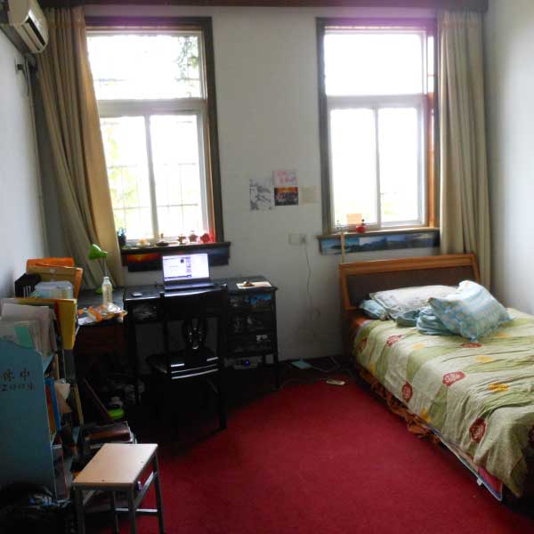 College Grad living in China teaching English